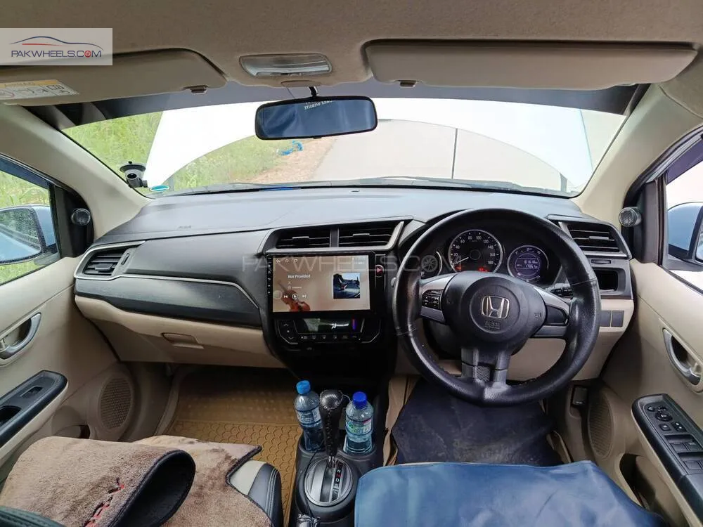 Dashboard and driving controls of Honda BR-V