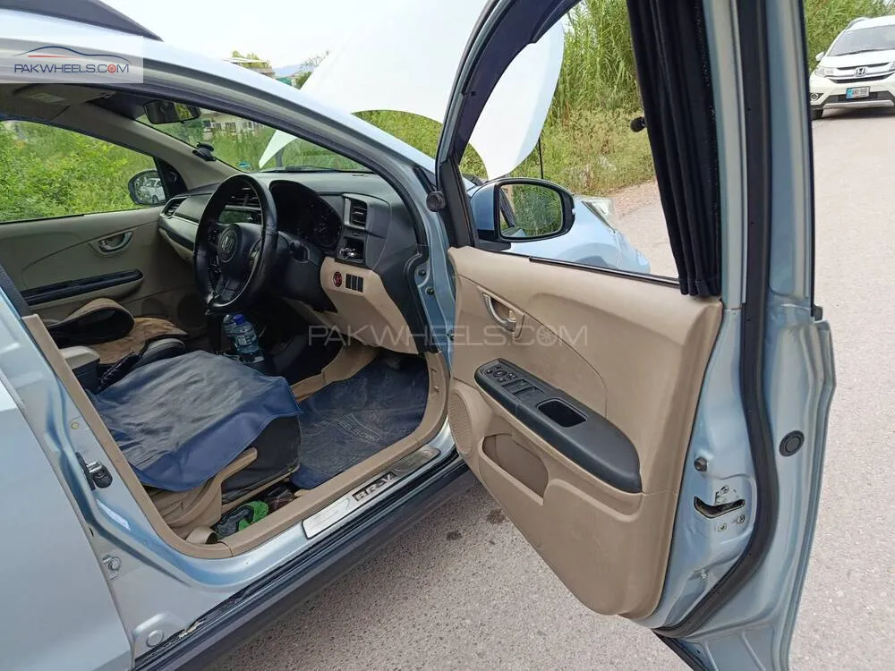 Driver-side interior of Honda BR-V
